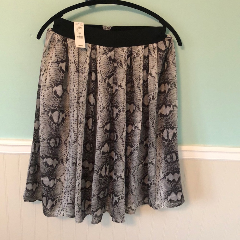New with tags snake print skirt